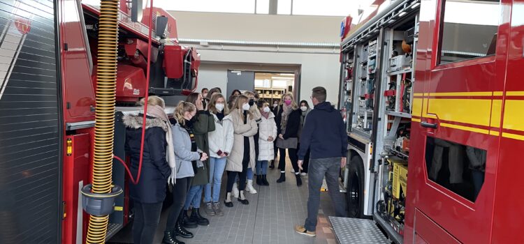 Studierende der Universität Vechta informieren sich zum Thema Brandschutzerziehung