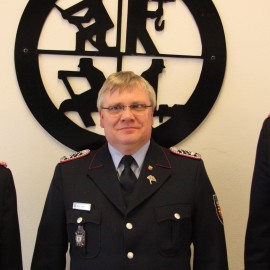 Kreisfeuerwehrausbilder OLM Karl-Heinz Dué zum Hauptlöschmeister befördert Kreisfeuerwehrausbilder OLM Karl-Heinz Dué zum Hauptlöschmeister befördert