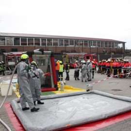 11.04.2015 – Feuerwehren und Gefahrgutzug probtem Ernstfall bei Wiesenhof